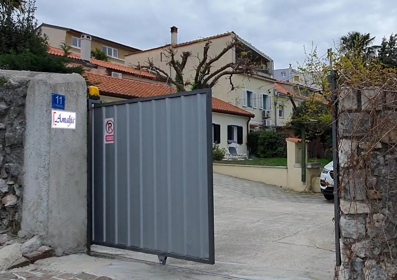 Apartment Amalija With Terrace & Private Parking Rijeka