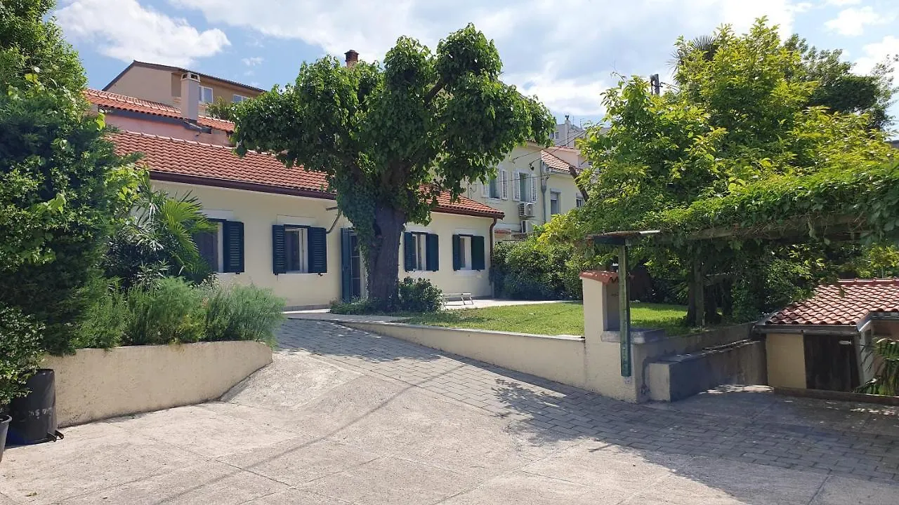 Apartment Amalija With Terrace & Private Parking Rijeka